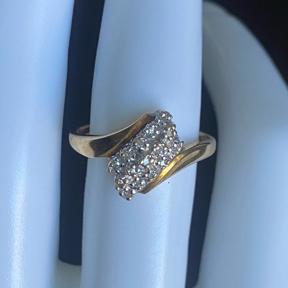 Exquisite Solid 10K Yellow Gold Clustered Bypass Diamond Ring. Elegant & Glitter - Picture 3 of 11